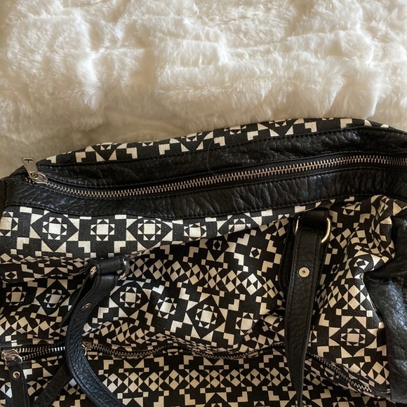 Black and white purse - Picture 2 of 8